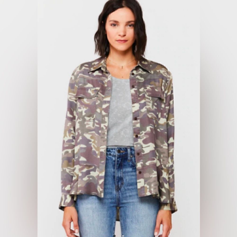 VELVET HEART Camo Button Down Shirt Bottom Ruffle Green S
